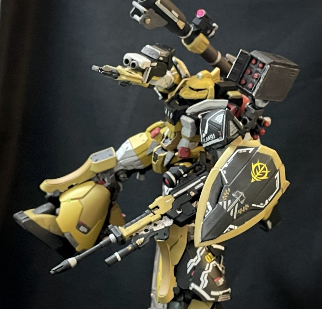 ミサイルコンテナ、ミサイルポッドの実弾兵装で中距離戦闘