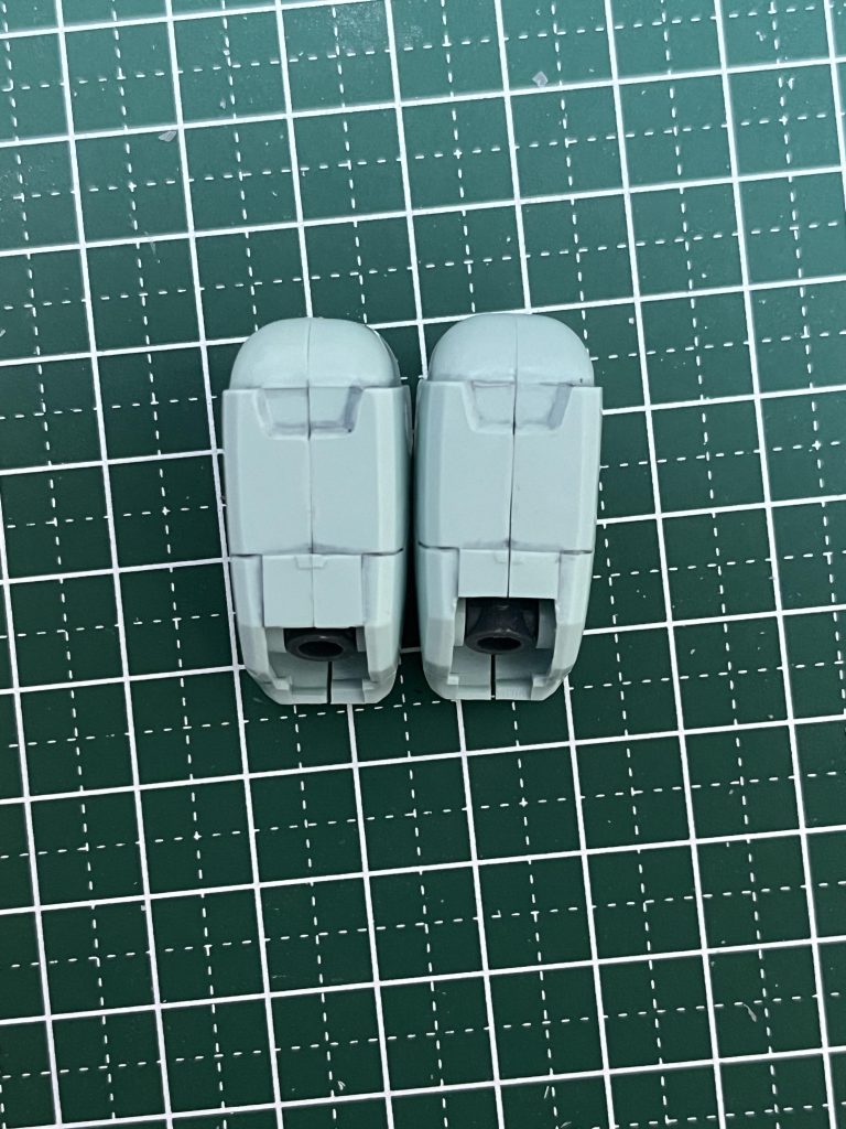 改造③フトモモこちらも干渉部分をカット。腕も同様の工作をしています。後は付け根の開口部分を広げて、足を広げれるようにしています。