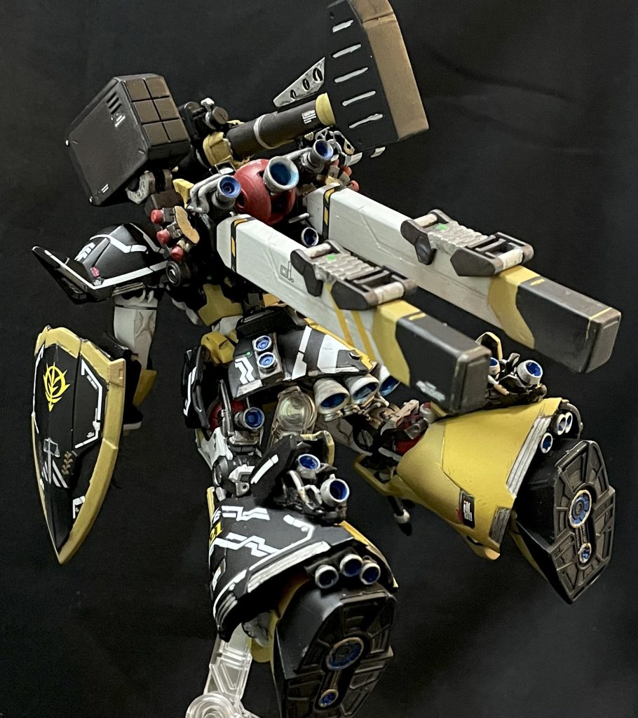 こだわり③大量のスラスター先に作成した高機動型ザクに劣らない推進力をイメージしてモリモリにしました。