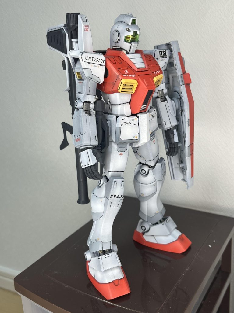 ウェザリング前の綺麗な状態で記念撮影。…このままでも良かったかなとか、絶対思っていません。