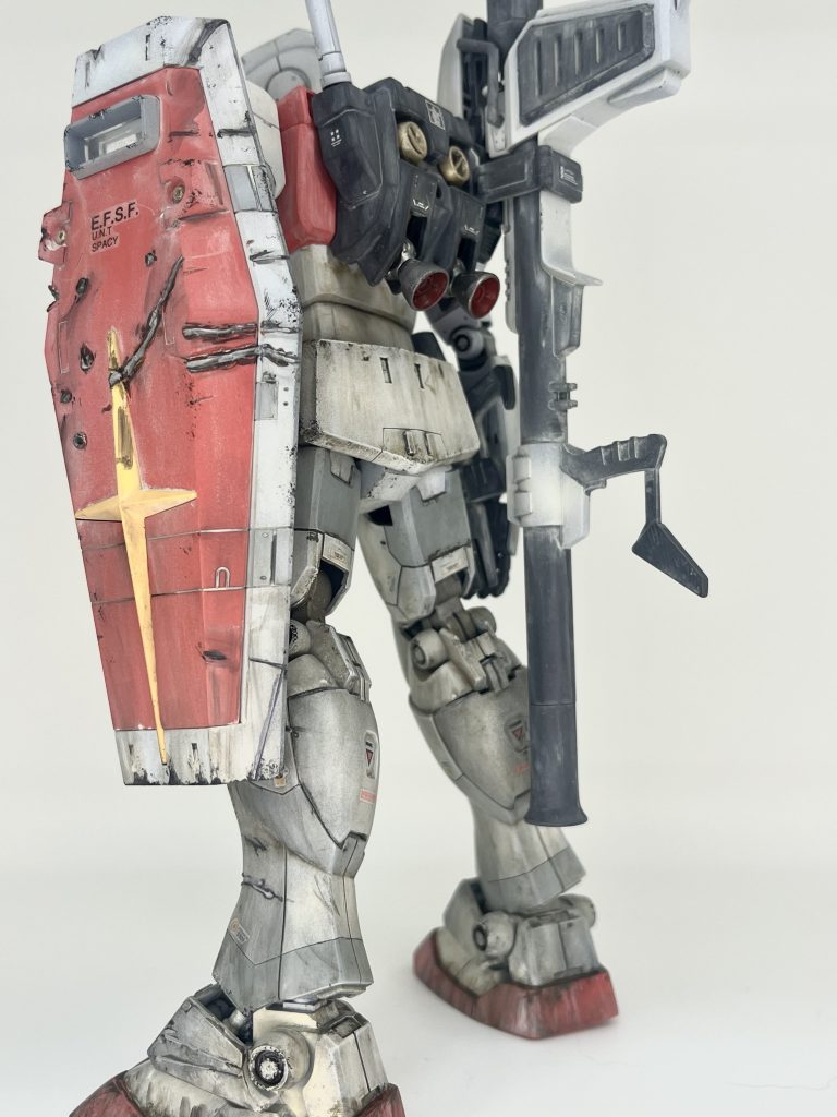 左後ろから。ウォッシングするとデカールがシルバリングしてしまった…手間を惜しまず、トップコート後にヤスリ掛けして凹凸無くせば回避できたのかな？