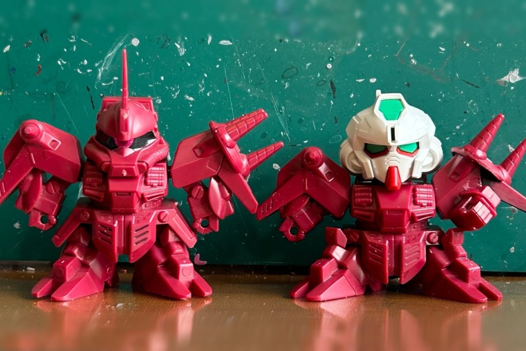 ブラッディは『SDガンダムフォース ザッパーザク』を切り貼りして等身調整し、頭はBB戦士248アストレイにザクマスクを貼り付け