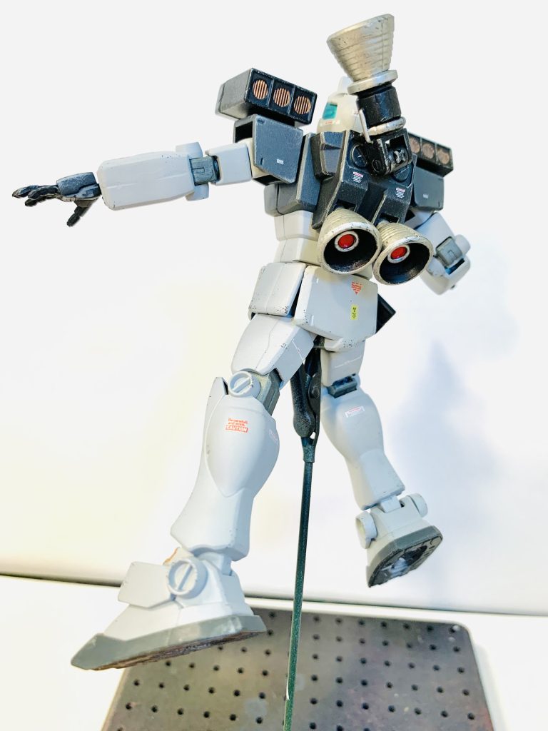 背中のバーニアは、MGリックドムのスカートバーニアを流用しています。