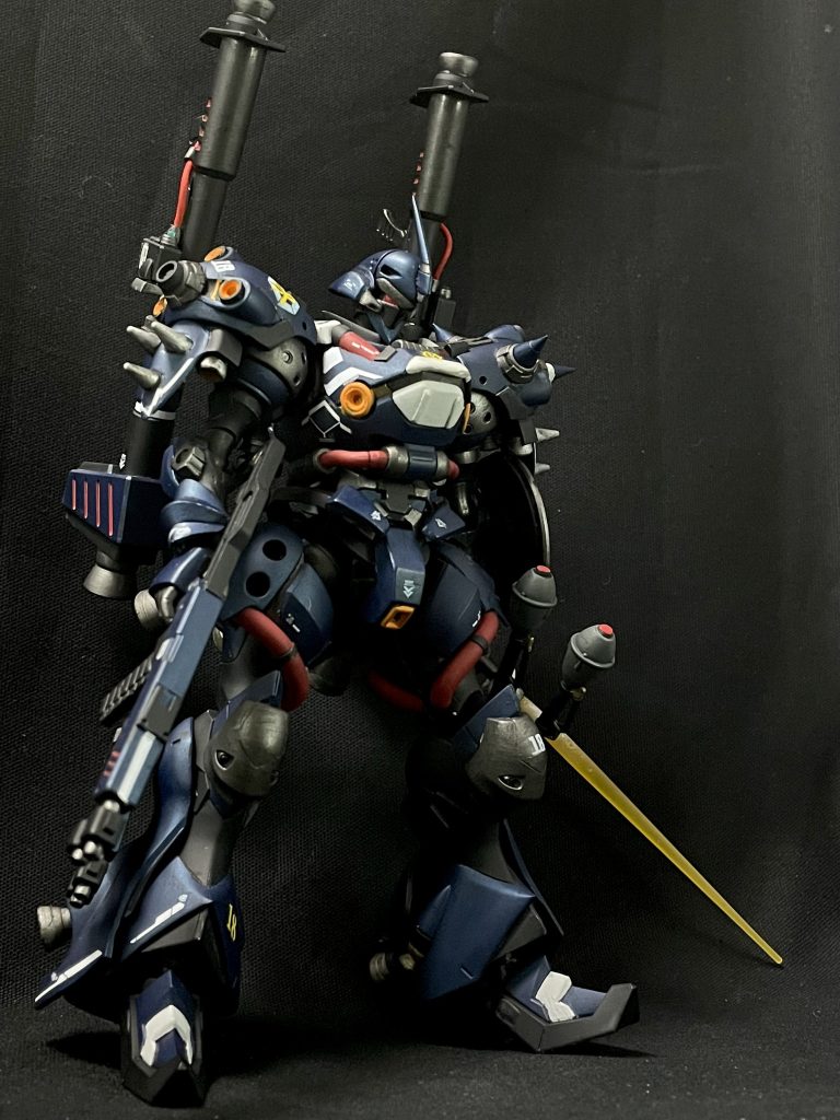 以下脳内設定です。『MS-18 ケンプファー』は、ニュータイプ向けにカスタマイズされた『MS-15ギャン』を一般のパイロット向けにハクジの推進力を機体に搭載させ、ザクやドムと同一の操作性により高起動を実現させることをコンセプトに作成された機体である。ギャンの特徴的なシールドはコスト面からミサイル搭載機能をオミットされ小型化されシールドとしての機能のみとなっており、両腕とバックパックに装備可能となっている。