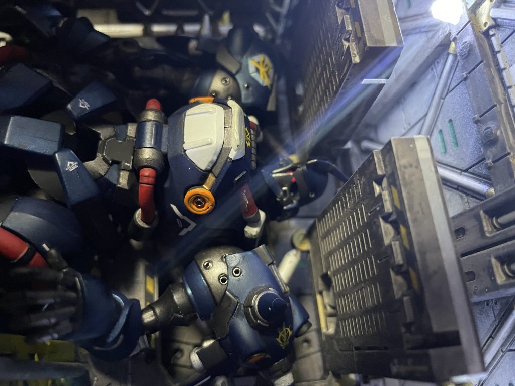 こだわり②金属パーツ頭部バルカン、ショルダーアーマーやスラスター一部に金属パーツを使用してみました。