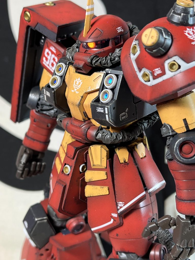 控えめにウェザリング肩部のスパイクと左手は「ガンダムベース限定 MSスパイク01&エモーションマニピュレーター」を使用