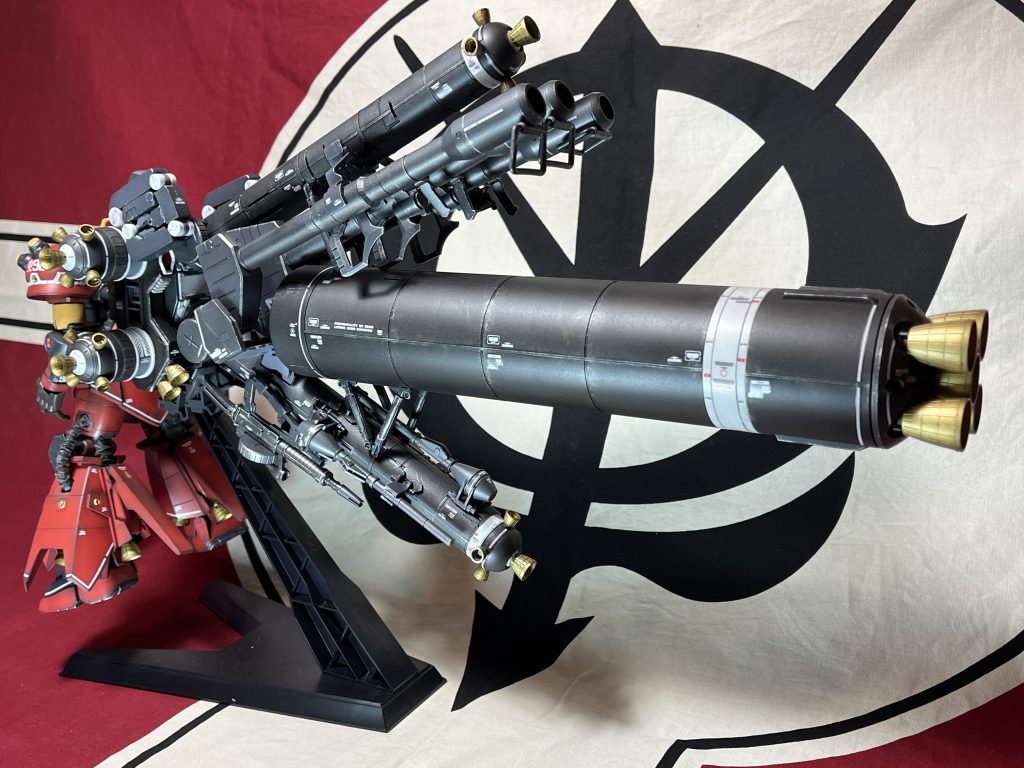 塗装ブースからはみ出した大型バックパックデカすぎ