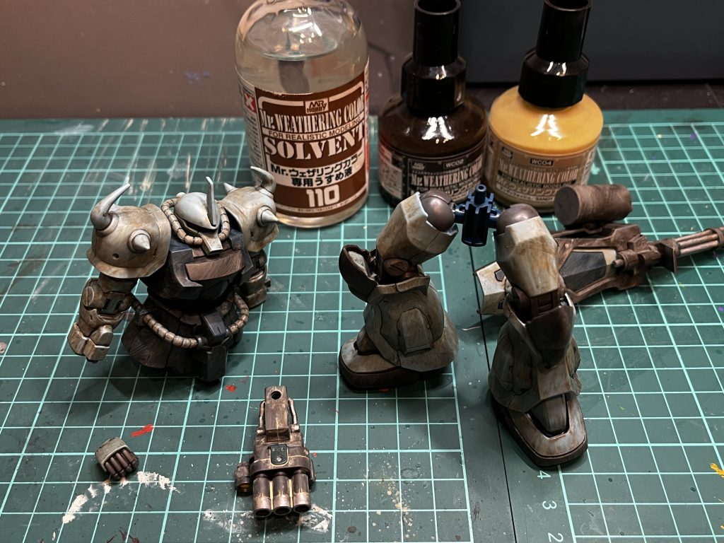 ウェザリングカラーの修行中です。最初に黒でウォッシングしてからサンディでドライブラシしました。先に墨入れやガンダムマーカーで部分塗装してます。