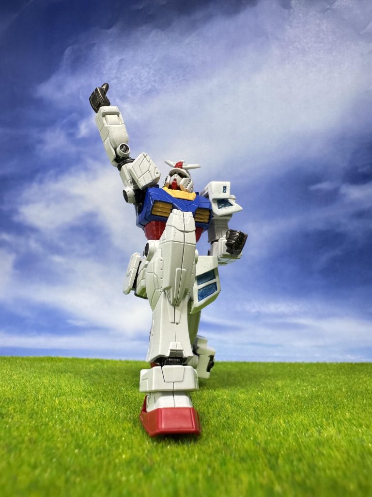 天を仰ぐガンダム…！　