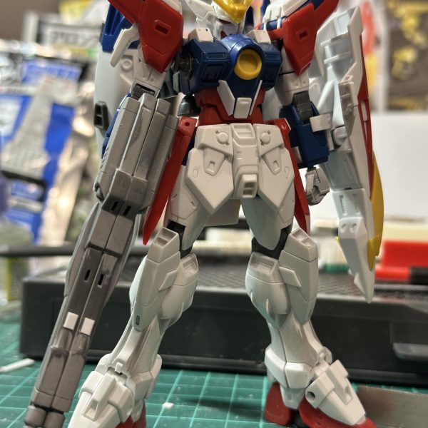 プラ板で接続パーツ作成。ネオジム磁石でシールドを接続出来るようになりました。（3枚目）
