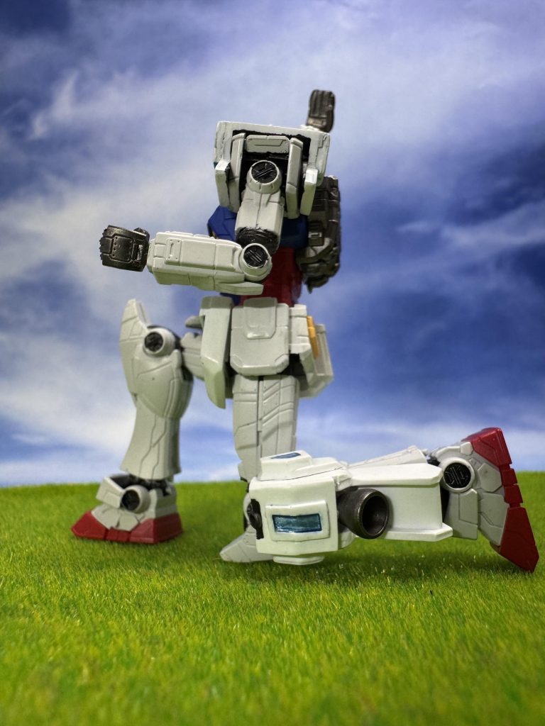 特徴的な脚アーマー…！　