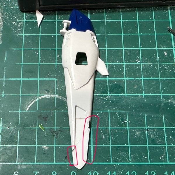 延長先の追加ディテールをプラ板と瞬間接着パテでつくりました。 （2枚目）