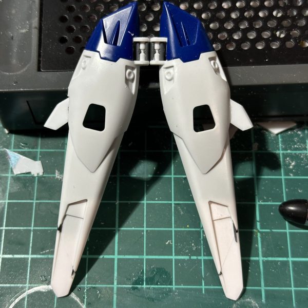 延長先の追加ディテールをプラ板と瞬間接着パテでつくりました。 （1枚目）