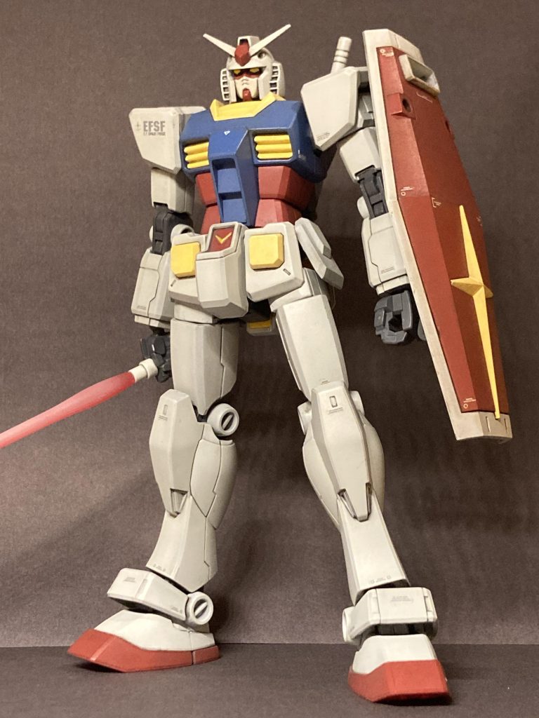 青赤黄はグレーや白を加えてトーンダウンしてます