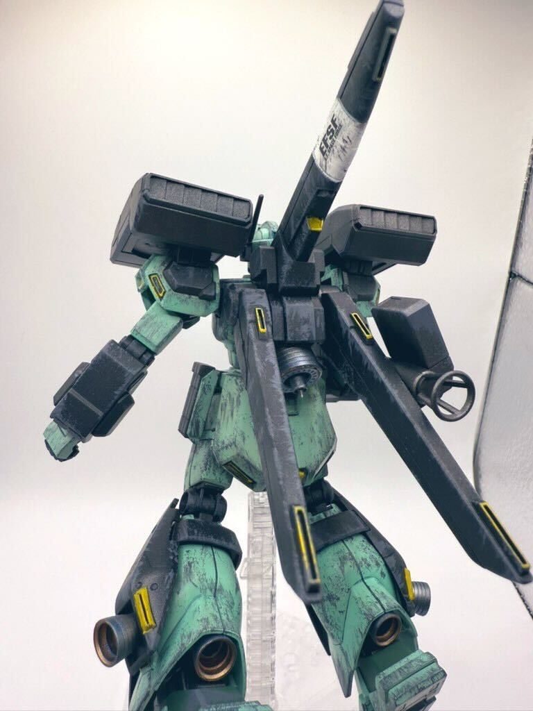 ちょっとプロポーションに手を加えてスタビライザーの延長と足の延長。あとは背中のバーニアを3Dプリンターで作ったディテールアップ版に置き換えただこれ撮る直前に落っことして足がバッキリ折れちゃった。かなり悲しい。