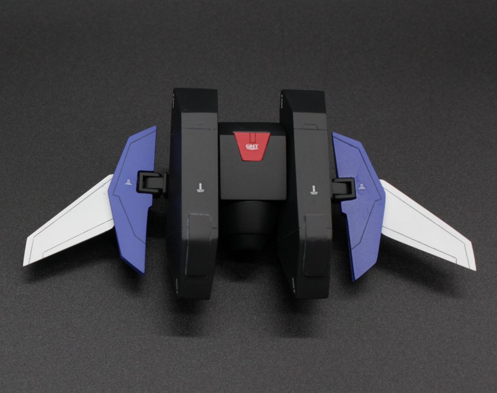 バックパック。翼、翼とバックパックはそれぞれ可動します