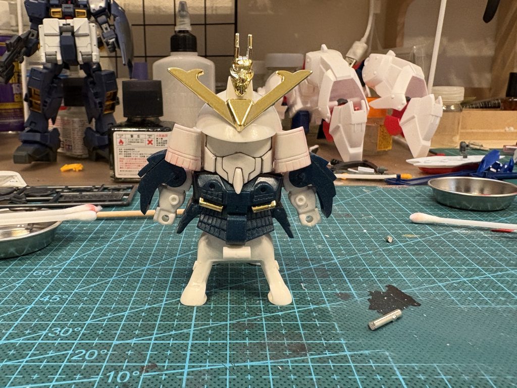 仮組中です今のHGとかの色分けがいかにすごいか分かりますね