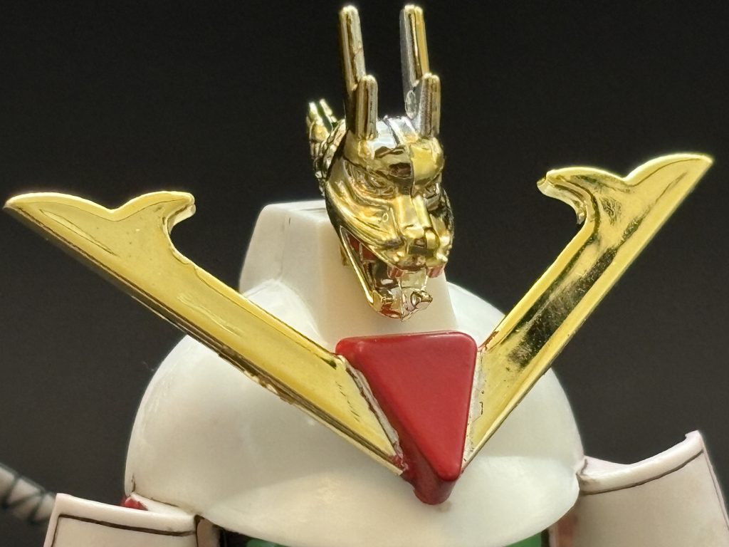 三角部分だけメッキ剥がすなんて面倒だったのでマスキングだけしてメッキの上から赤塗り強行！片方はキレイにいきましたが片方は乾燥後させ過ぎてテープ剥いだので塗料めくれました😂今回のは適当に組みたかったのでリカバリーせず！