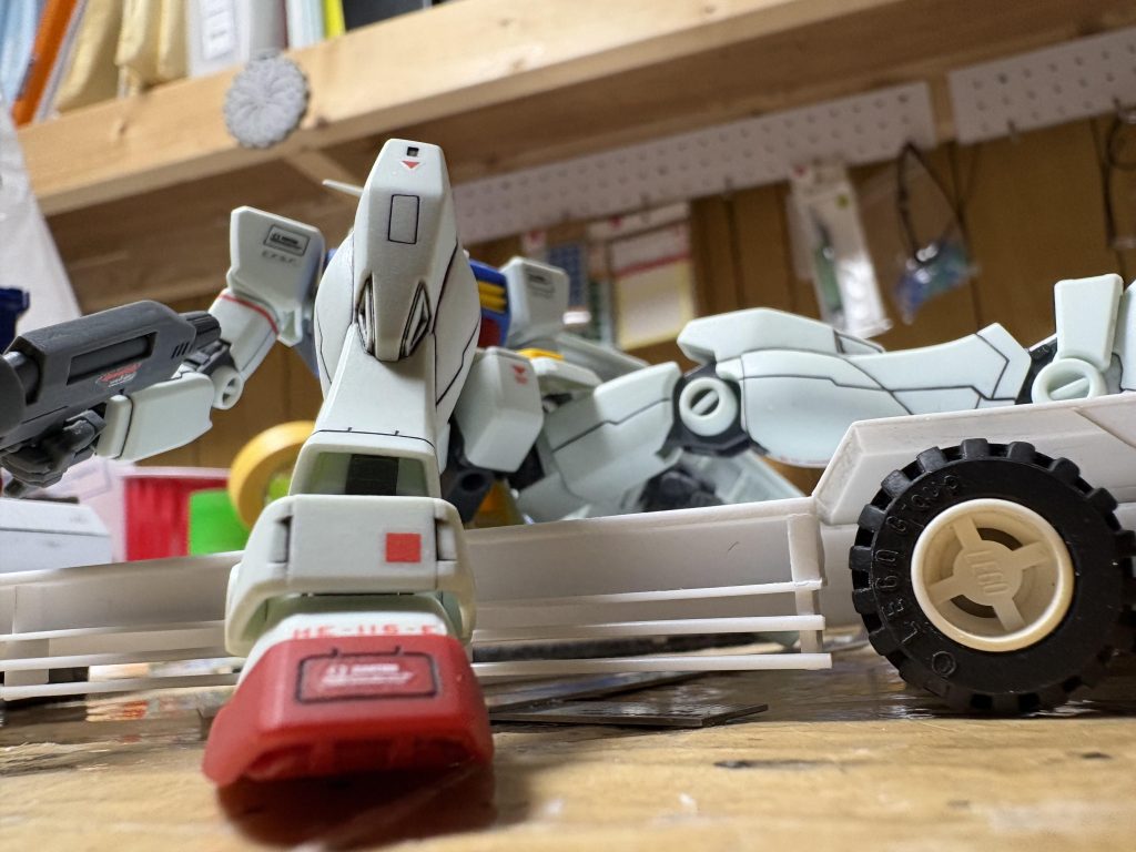 作品名：今日の介護ベッド<p>ガンダムを運べるようにしました。ガンタンクの燃費がガンダムの2倍以上かかる設定なので、ガンダムが自走して移動した方が安いと思われたけど、パイロットの人件費が高いのと、ガンダムを自走させるとメンテナンスと消耗品費が嵩むので […]</p>
