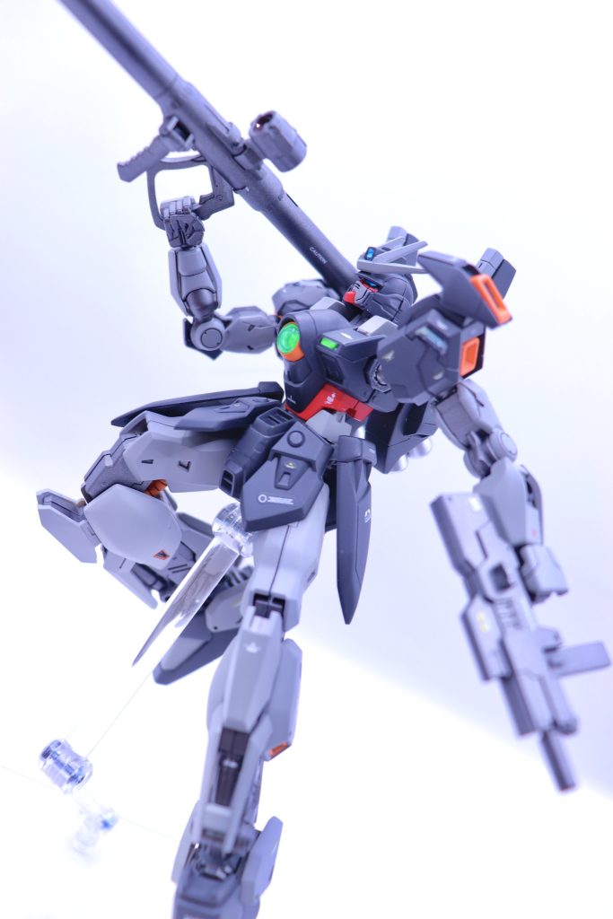 バズーカ両手持ちできなくはないのですが、動かしてる途中に塗装が、、、片腕で果たして打てるのだろうか