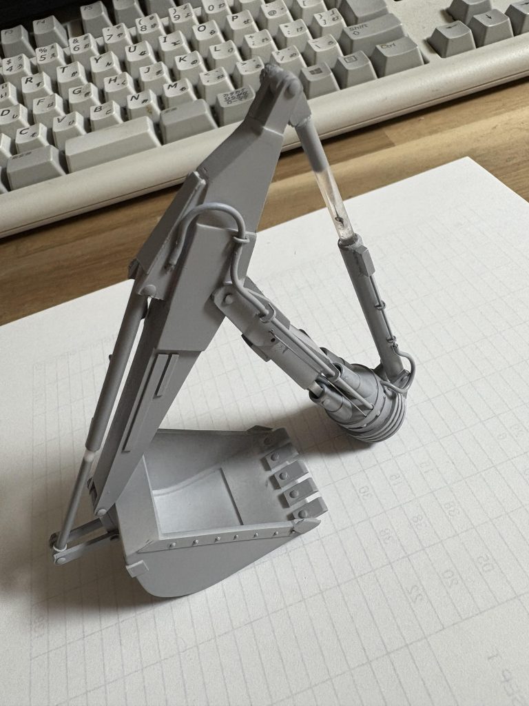 作品名：今日のサフ<p>ようやく気候的に秋が来ましたね、 そしたら工作にも飽きがきて、気分転換にサフを噴きました(zaku-kao8) 話は変わって、近くのJoshinの品揃えが変わって、ネットでしか売ってないと思ってたような資材が満載になって […]</p>
