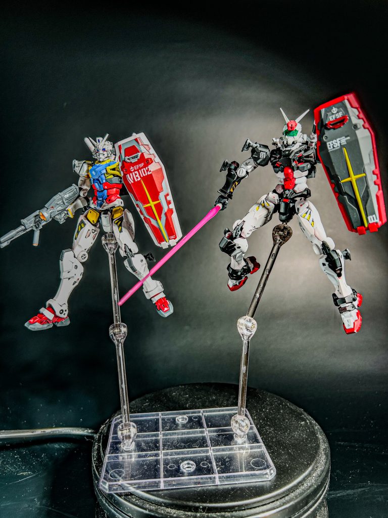 01ガンダムと白いガンダム–4枚目/制作者：niiyan