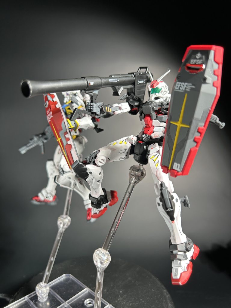 01ガンダムと白いガンダム–7枚目/制作者：niiyan