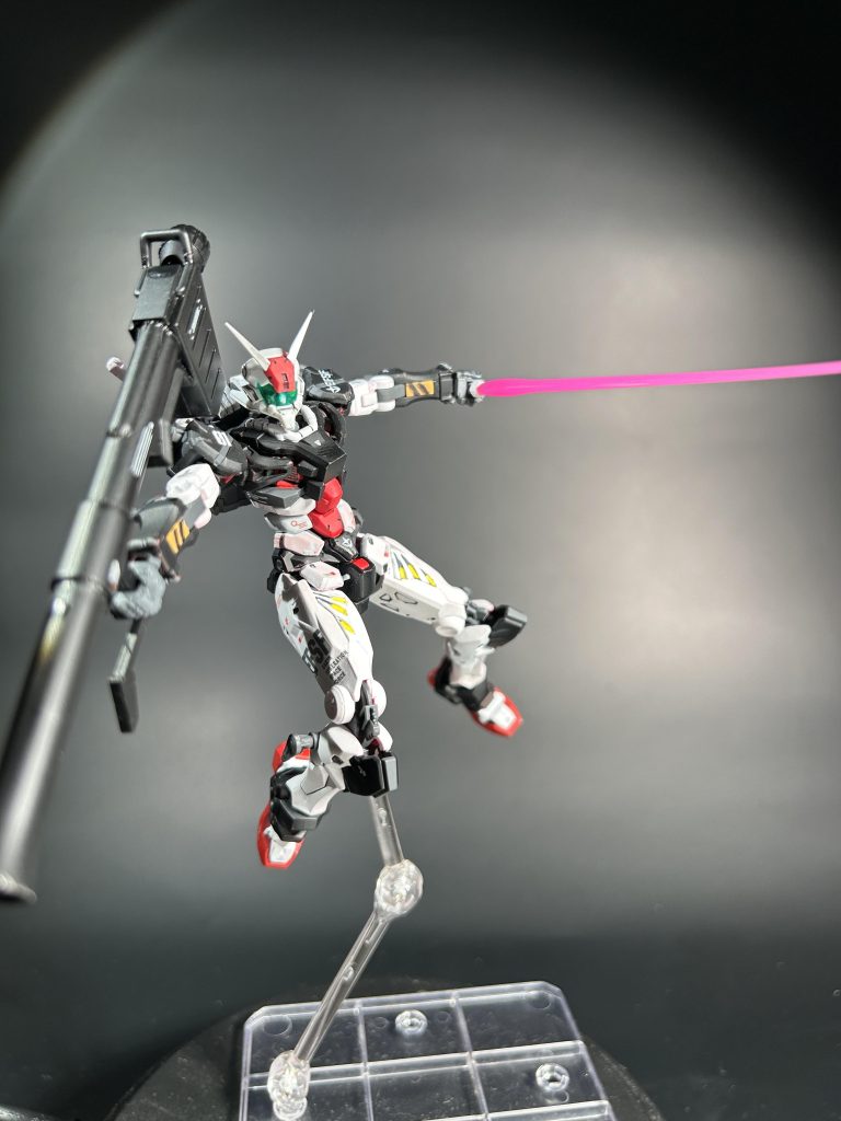 01ガンダムと白いガンダム–5枚目/制作者：niiyan