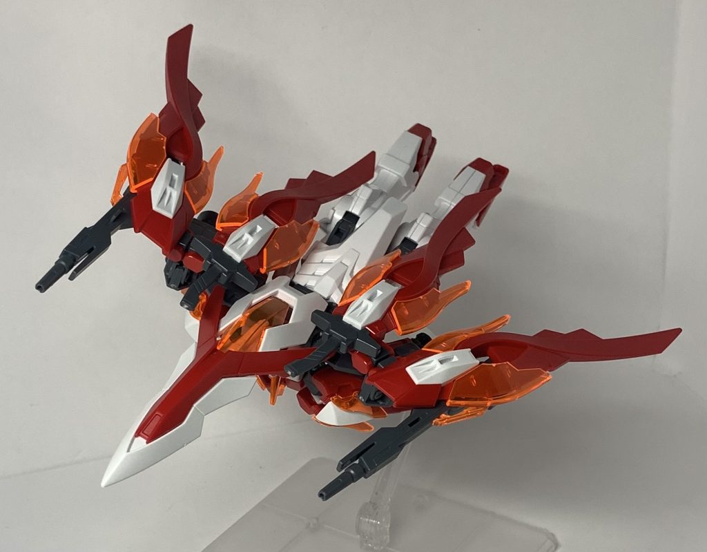 飛行形態。撮影時には気づかなかったんですが下半身の向きが前後逆になってしまってます……これはこれでいいかも……なんテネ♪