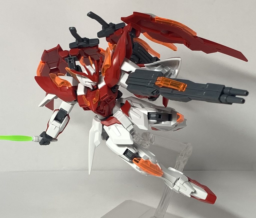 片手ビームサーベル、片方バスターライフルその1この持ち方好きですね〜