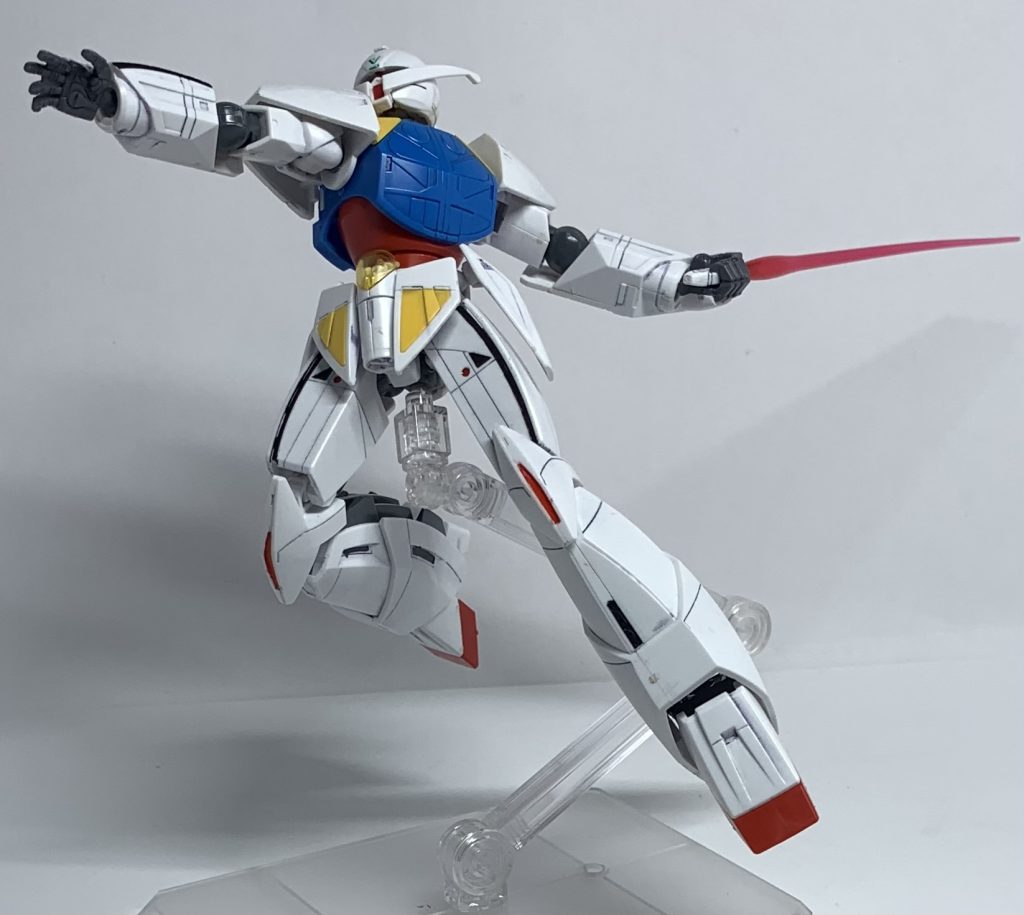 ガンダムでは毎度お馴染みのポーズで