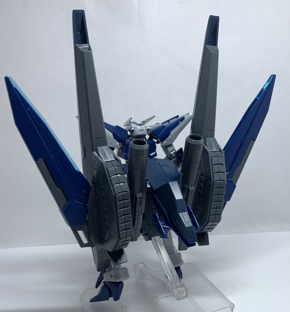 後ろ姿。ベースなしでは自立が難しいです