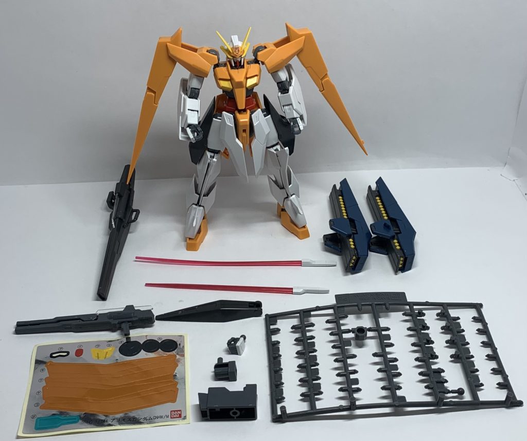 最後に付属品パーツ等。基本的にHG00アリオスガンダムに追加された最終決戦用の武装が増えたものになりますねノーマルを買うよりもこちらのほうがバリューは高めのキットです。デザインの都合上、腰部が固定されているのでブンドドするときは脚部を動かすのが工夫が必要と思います。ともかく!可変機はいいぞ!***ビルドダイバーズ(Re:RISE)二次陰キャアイドルはGBN〈惑星〉を救いたい。こちらのつぶやきによる【試し読み】またはpixiv先行にて更新中です〜二次創作にご興味のある方はぜひ〜