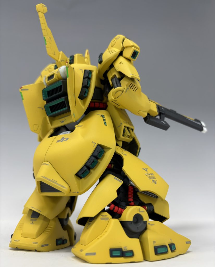 足首はそのままだと中央にある隙間の部分が塗装し難いので前後で分割してあります。スネアーマー裏側には3Dモデリングしたディテールアップパーツを仕込んであります。殆ど見えませんがw