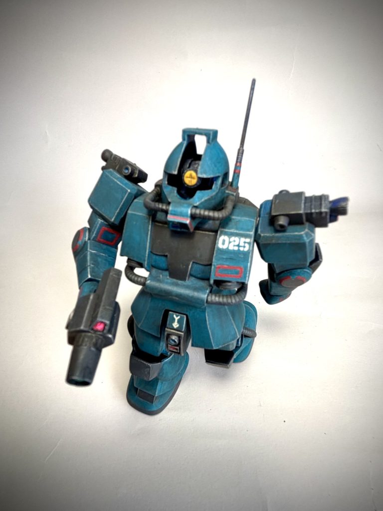 組み上げてパッケージアート風に。すでに脚関節はプラプラですが、愛嬌のある強行偵察型となりました。最後までご覧いただきありがとうございました。