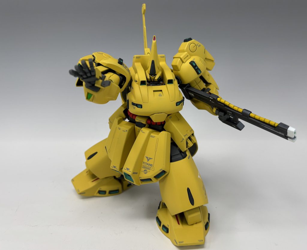 勿論左手用のライフル持ち手も作りました。ライフルのグリップはパーツを分割する事でハンドパーツを取り替えられる様になってます。