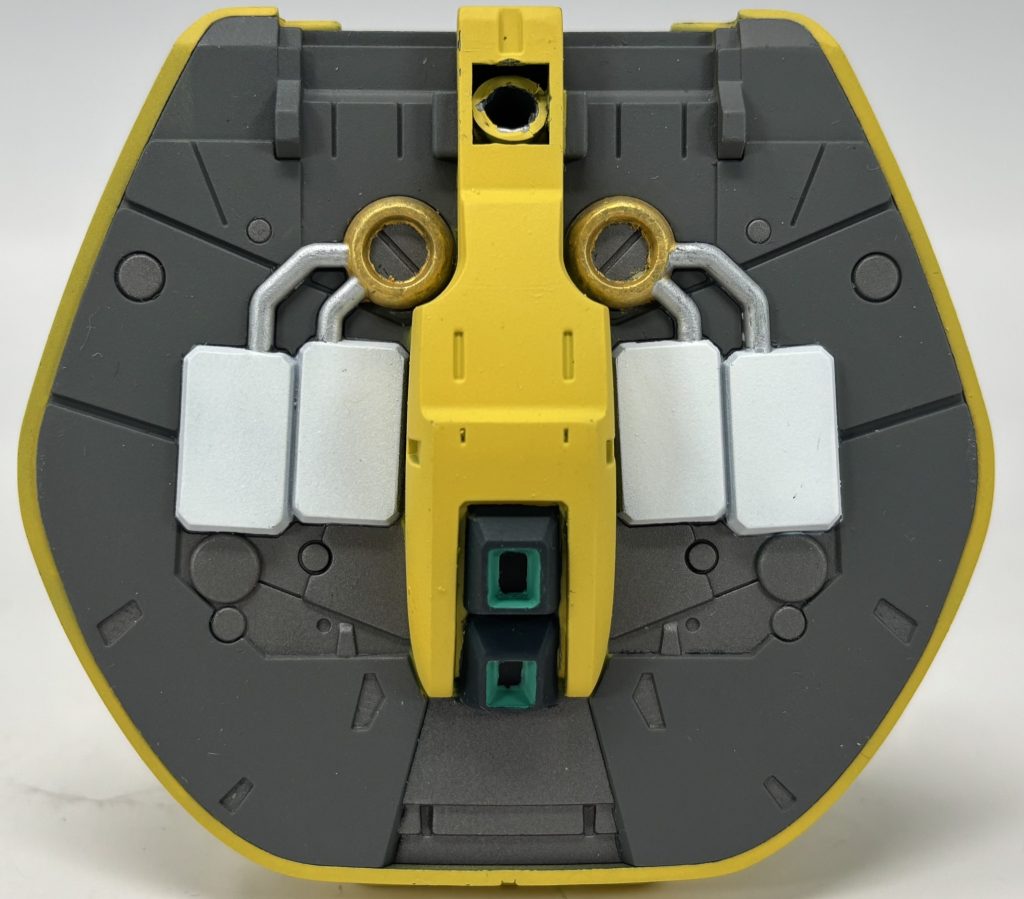 リアアーマー背面はキットのままですが細かく塗り分けて情報量をアップさせました。メタリックを部分的に使っているんですが・・・写真だと分かり難いですねw