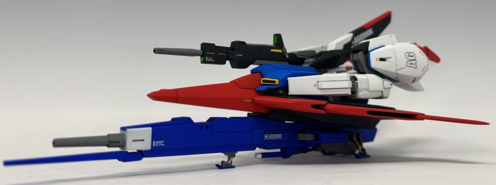 ハイメガランチャーのセンサー部ケーブルのディテールはスプリングに置き換えてあります。