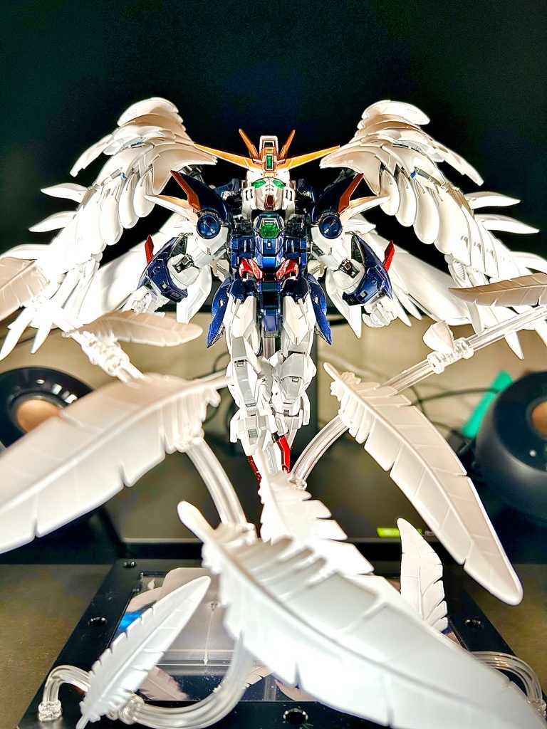 本体+オプションパーツのセラフィムフェザーも塗装してチタニウムフィニッシュ風に