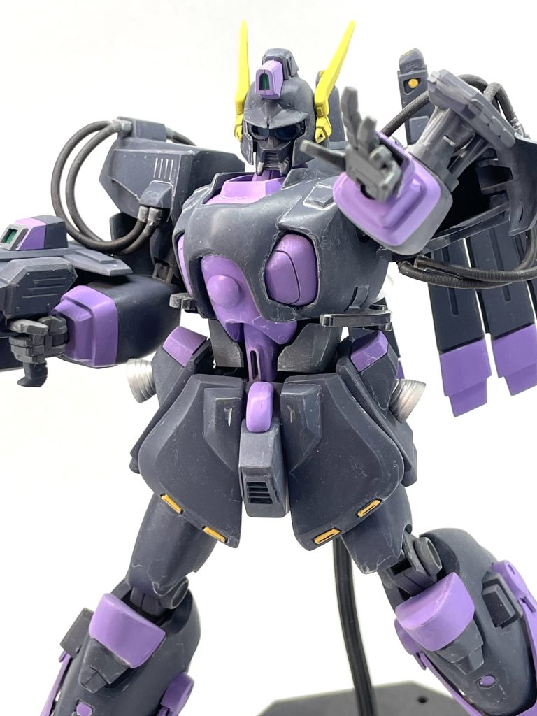 各部切り詰め、肩の動力パイプをスプリングへ交換、腰の回転など動かなかった旧キットを現在のキット並みに動く様にしました。