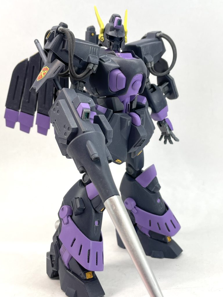 関節にHGキットを使用して可動域を増やしています。ショット・ランサーのランス部はMGクロスボーンガンダムX2改の余剰パーツへ交換