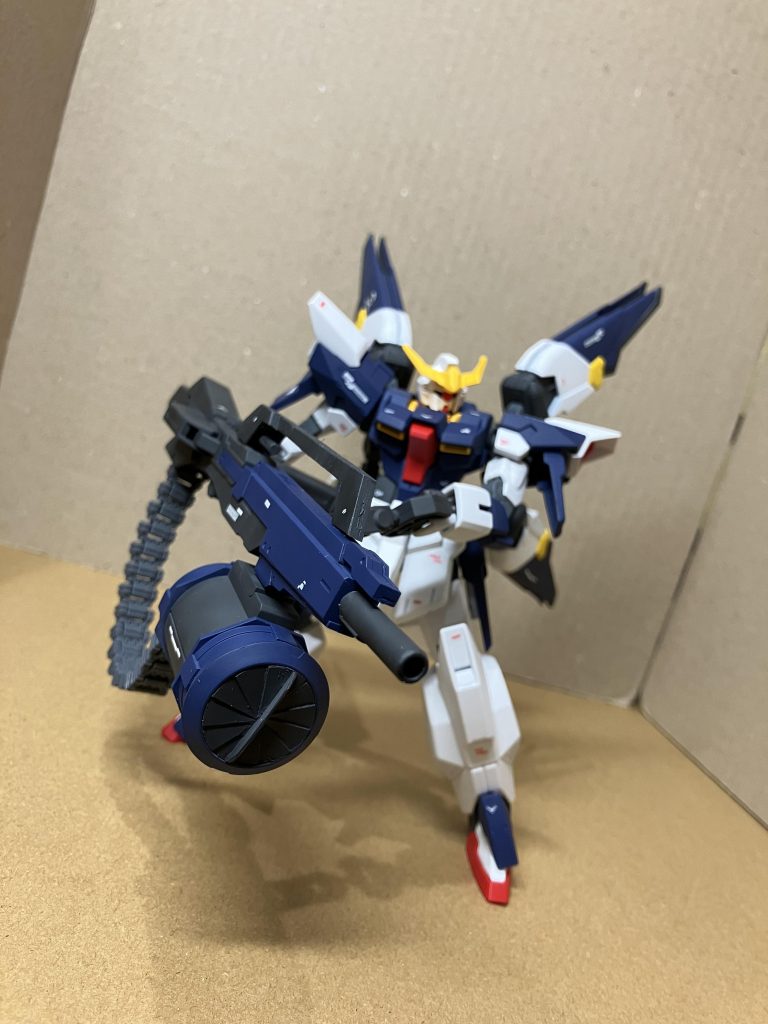 Iフィールドランチャーは重たいので両手持ちです。