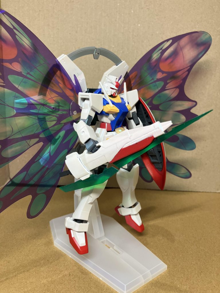 ターンエーのライフルにクアンタのソードビット刃をつけました。