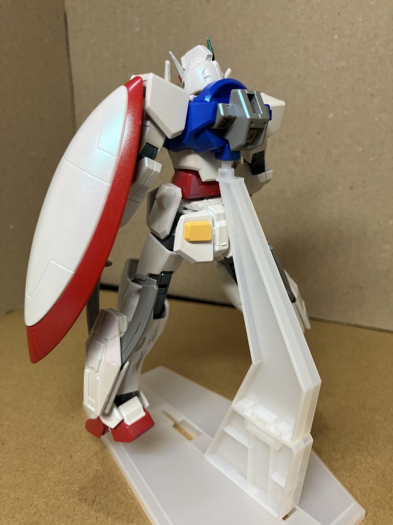 スタンドは背中に受け口を作りました。