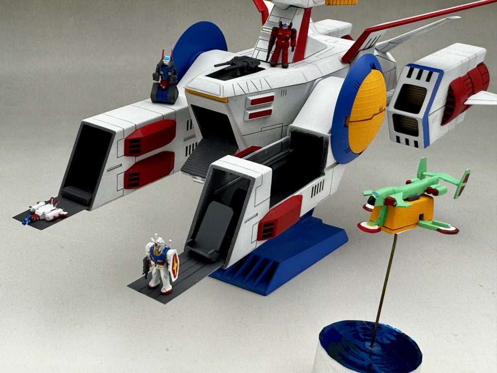 コアブースター、カタパルトは自作、主砲は可動式に改造しています