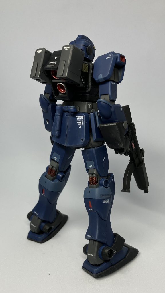 肩の接続をボールジョイント化、太ももにロール軸の追加を行っています！