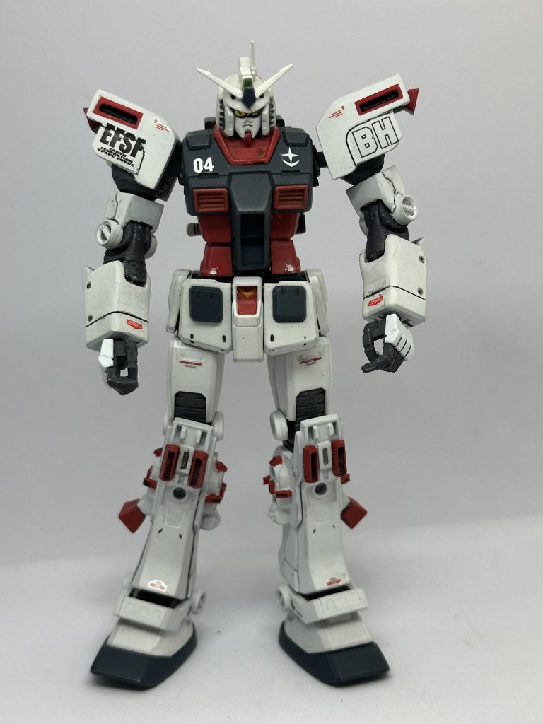 胴体はジャンクのオリジンガンダムから。胸部が曲がってくれるので、ポーズ取りやすいです。一番時間がかかったのは肩部ですね…。アンクルアーマーも。腕部はジムスナイパーⅡ、足首はファーストガンダムから。