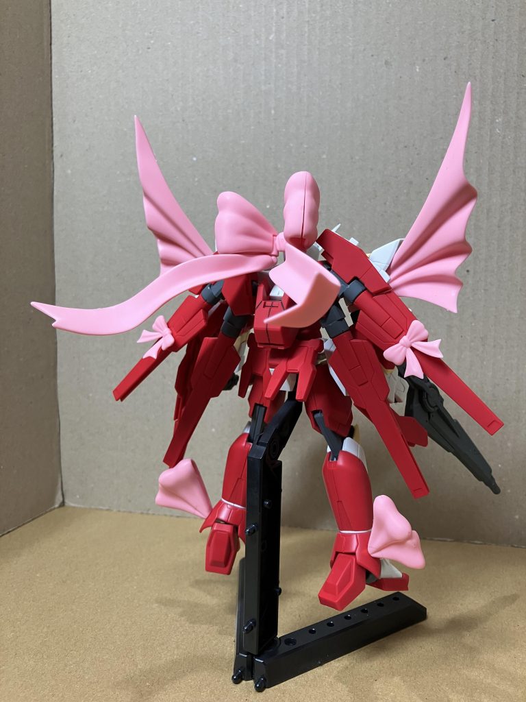 キャノン形態への変形は諦めて、リボンの華やかさを重視しました。