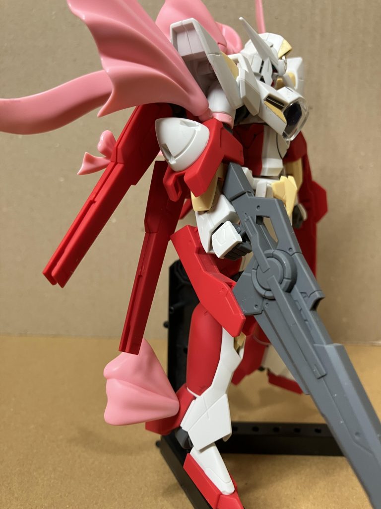 くるぶしにも穴をあけてつけています。