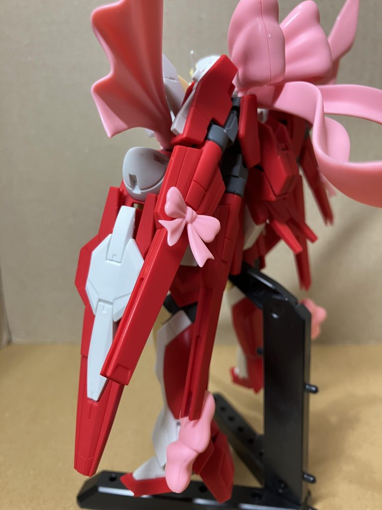 ファングが髪の毛のように見えたので、リボンを付けてみました。
